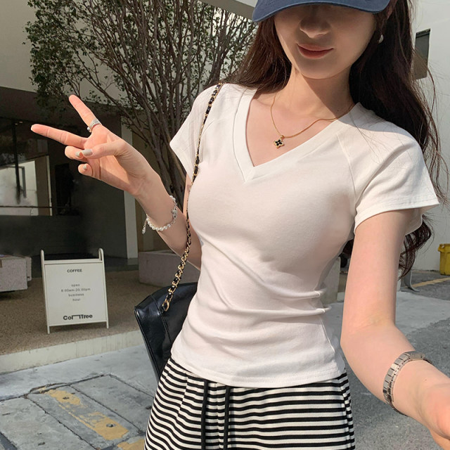 Unique niche V-neck front shoulder base shirt rasp shoulder short-sleeved T-shirt for women 2025 summer new slim slim top trendy