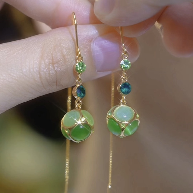Green diamond-inlaid cat's eye stone hydrangea ear line light luxury temperament high-end earrings versatile long design anti-loss earrings