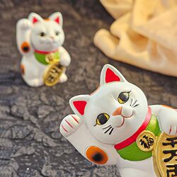 Lucky Cat Figurine for Desktop, Home, Living Room, Entrance, Office, Japanese Restaurant, Barbecue Restaurant, Windowsill, Japanese-Style Small Ornament