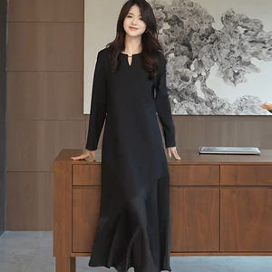 
Hepburn style black long-sleeved dress for women 2026 spring new slimming and flesh-covering mid-length spliced fishtail skirt