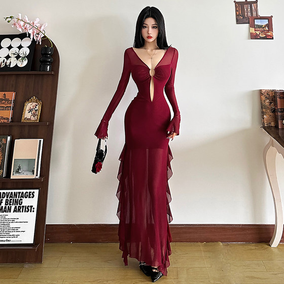 
#Sisjuly# Deep V-neck high-end Royal Sister style hollow design high waist slit long-sleeved dress for women