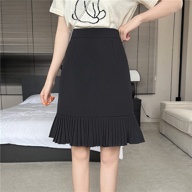 Large size high waist solid color pleated skirt for women in spring and summer new short skirt black hip slim A-line fishtail midskirt