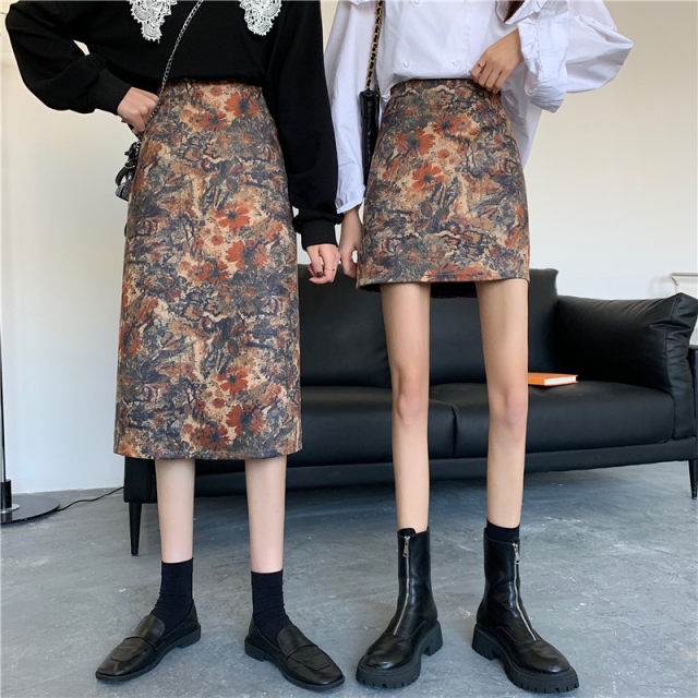 Oil painting printed skirt Female autumn and winter covers thin split middle skirt student A -line hip skirt large size short skirt tide
