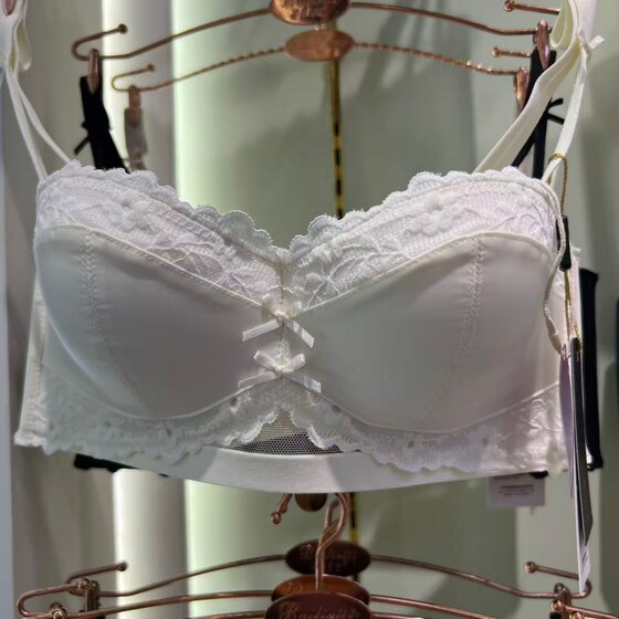 
Fengdu 8210 Satin Small Fresh New Style Small Breasts Thick Gathering Shows Half Cup Sexy Tube Top Underwear Girl AB Cup