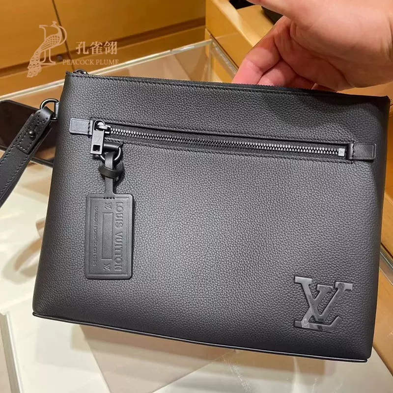 Louis Vuitton Ipad pouch (M69837)