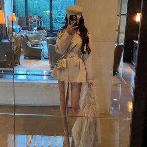 
2025 Autumn New Style Lined Belt British Style Double-Breasted Waist Belted Jacket Windbreaker JT0072