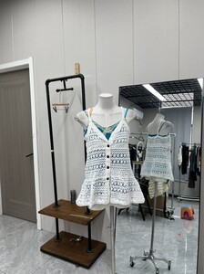 
High-end knitted slings paired with inner two-piece sets, versatile, sweet and retro high-end style