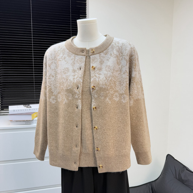 
Mom's autumn suit, middle-aged and elderly knitted cardigan, women's autumn and winter coat, fashionable loose sweater two-piece set