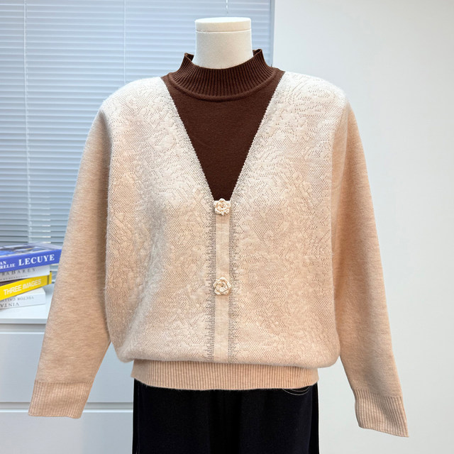 
Mother's thick sweater women's winter 2025 new middle-aged and elderly all-in-one velvet loose tops knitted bottoming shirt