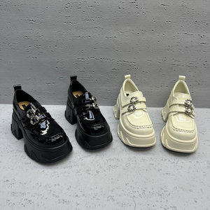
European women's shoes 2026 spring new European cow patent leather thick-soled lightweight belt buckle loafers fashionable shoes