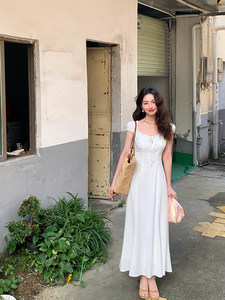 
Homemade wine and lunch [Peaning Rose] French elegant heavy industry embroidered square collar high waist fish tail large sway dress summer