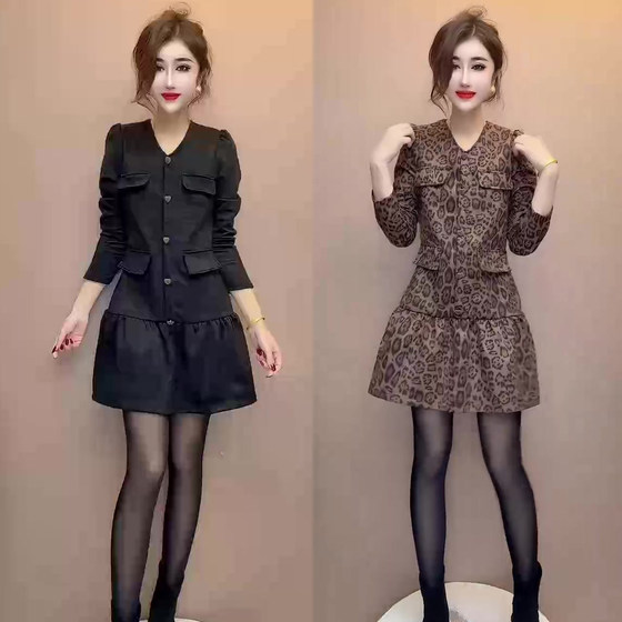 
V-neck ruffled high-waist dress for women 2025 winter new high-waist fashion trend versatile women's skirt mid-length skirt