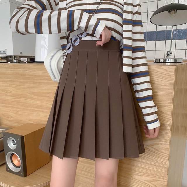 Autumn and winter brown pleated skirt for women large size high waist hip cover short skirt fat mm slim A-line skirt gray anti-exposure skirt