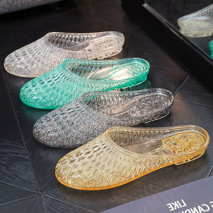 Summer new transparent flat -bottomed bae -head sand slippers Wear non -slip hollow cave shoes Student crystal half slippers female
