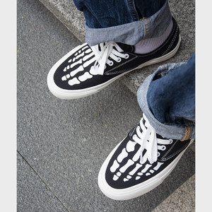 Wanswer Bone Flame Series Black American Retro Sports and Casual Bone Breathable Low-top Canvas Shoes