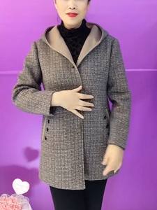 
Spring and Autumn middle-aged and elderly women's hooded coats, color-blocked plaid fashionable mid-length coats, loose temperament, mother's clothing