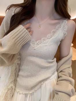 Put a knitted bottom shirt lace camisole vest
