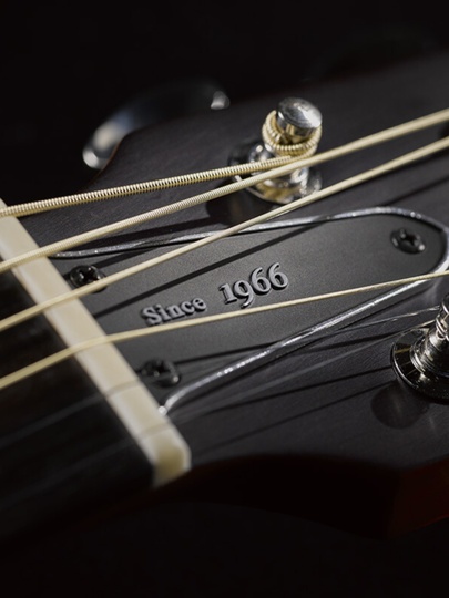 Yamaha FG3 Red Label Akustik Gitar - Ladin Üst Kapak, Maun Arka ve