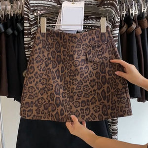 
Deerskin velvet skirt for women 2025 autumn and winter style design and fashionable leopard print short skirt high waist slim A-line hip-pack skirt