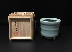 Japanese tea ceremony incense props Chidori celadon incense burner made by the famous intangible cultural property craftsman Uno Mune, the first generation
