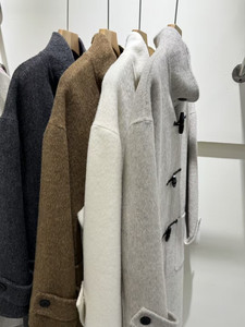 2024 autumn and winter new stand -up stand -up collar horn buckle Australian Mao double -sided cashmere coat female loose retro long hair jacket
