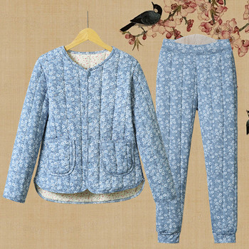 
Middle-aged and elderly female mothers wear plush velvet thickened warm set