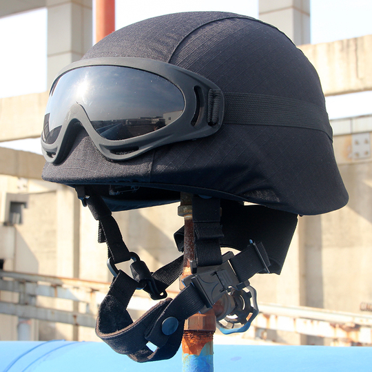 M88ミリタリー ヘルメット　バイザー付き M88ミリタリー ヘルメット バイザー付き U.S. Armor製 ヘルメット