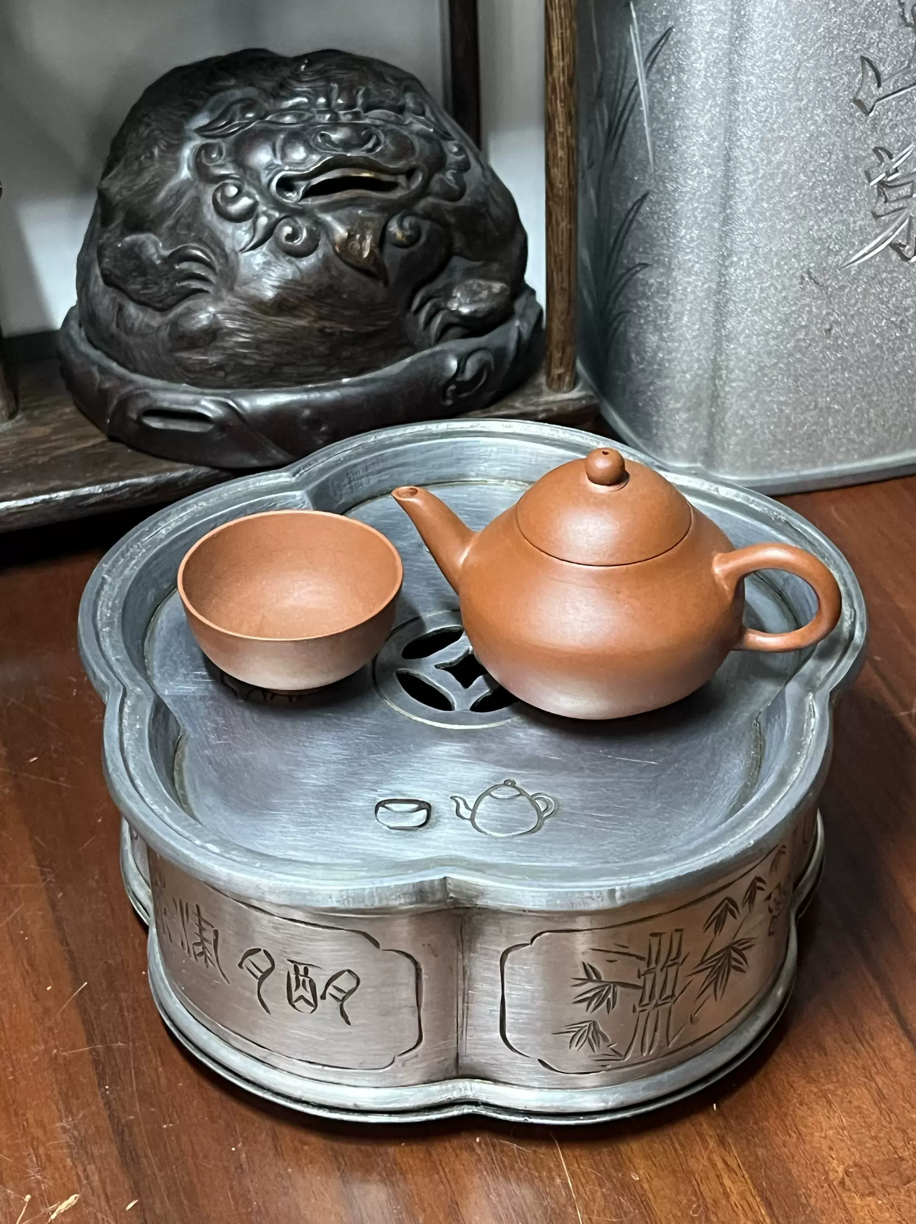 金畊製款古錫製九鼎詩鳳凰文六陵形水注】