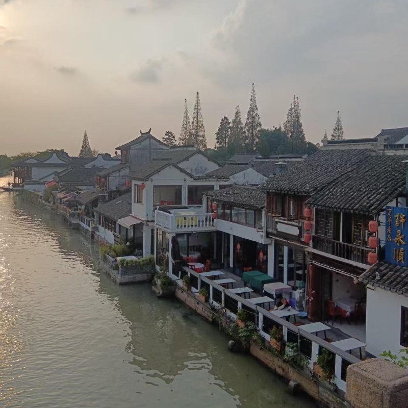 【上海出发】上海影视乐园+朱家角古镇1日游 旧梦重现+打卡古镇