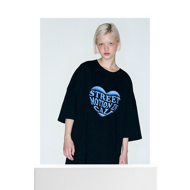 South Korea's direct mail SMA Shoes Heart -shaped logo T -shirt Black (fitting) men and women are suitable for men and women
