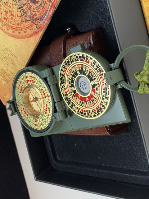 Dragon-seeking compass Hu Yiba portable mountain exploration disk ...