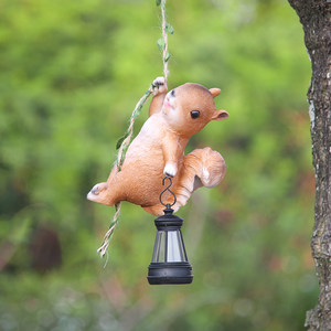 
Garden courtyard decorative ornaments creative squirrel lantern solar resin crafts villa gardening animal sculptures