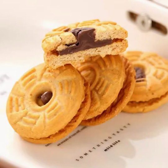 トルク ダブルサンドイッチビスケット - バターヘーゼルナッツ