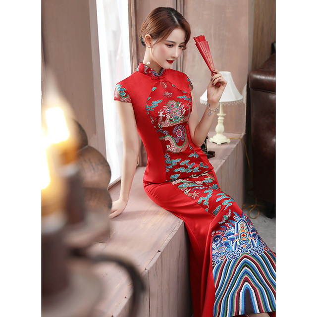 Red Dragon Robe Stage Walking Cheongsam Performance Service 2024 New high -end high -end atmosphere retro thin fishtail dress

