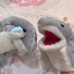 Cute Little Shark Hand Puppet, Genuine Funny Glove Toy, Internet Celebrity Hot Item, Plush Toy for Boys and Girls, College Students
