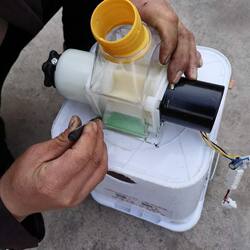 Intelligent Remote Timed Feeding Device for Pigeons, Chickens, Ducks, and Homing Pigeons, Electric Chicken Feeder, Automatic Poultry Feeder