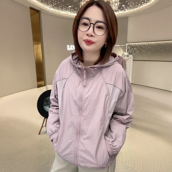 
2026 Spring and Summer New Reversible Outdoor Sun Protection Clothing Sports Breathable Hooded Skin Clothing Lightweight Reversible Jacket