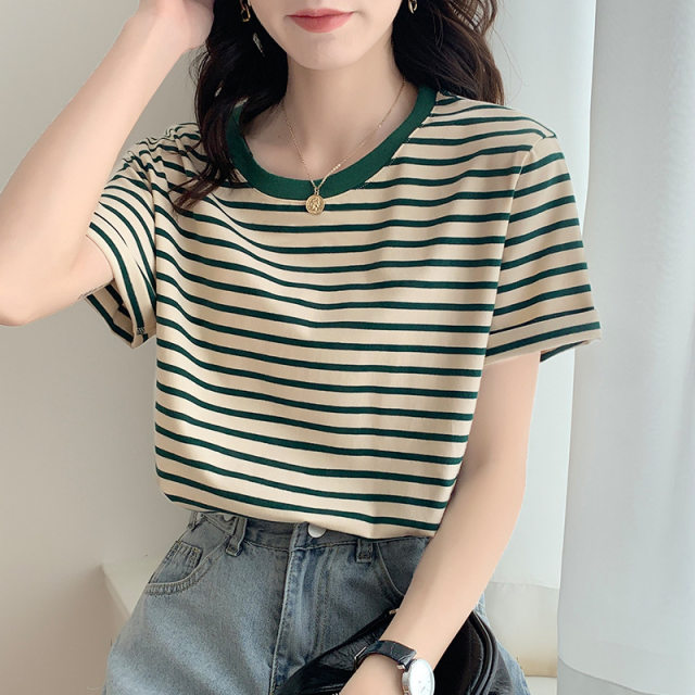 Fresh green striped T-shirt for women in summer short-sleeved 2025 new loose round neck versatile T-shirt niche top
