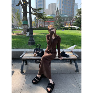 
Chenmi Fan Black Hooded Knitted Cardigan Women's Slim Short Sweater Two-Piece Set + Hip Skirt Set