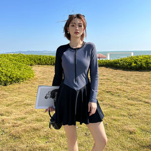 
Slightly fat swimsuit women's sports long-sleeved belly-covering slimming boxer pants one-piece large size 2025 new swimsuit soak in hot spring