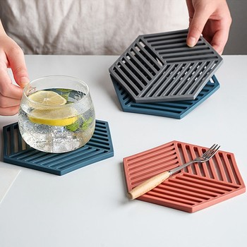 Hexagonal Nordic dining table insulation mats, anti-scalding placemats, 2 random shapes and colors