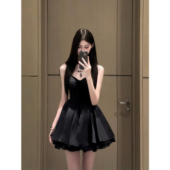 
Slightly fat, sweet and spicy black gold style black fish bone suspender skirt