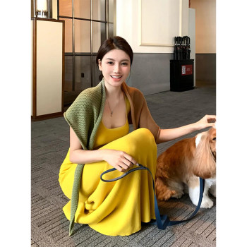 A slightly fat French high-end slim sling suspender dress
