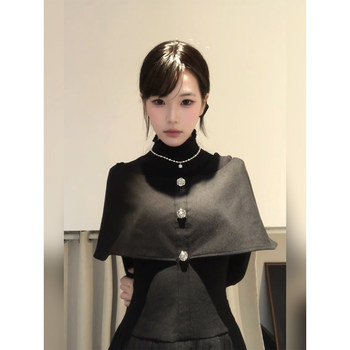 
Slightly fat Hepburn daughter-in-law one-neck cape dress