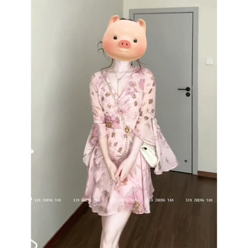 A slightly fat French temperament V-neck printed dress
