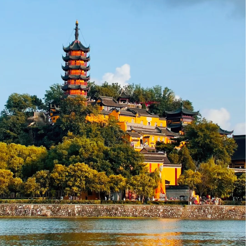 镇江精品旅游4天3晚跟团游 江苏镇江 含往返交通 住皇冠假日酒店