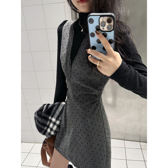 
Zhang Azing [England Travel Notes] Fake two-piece contrasting color stitching French velvet polka-dot high-waist slim dress