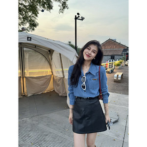 Zhang Azing [Manhani Diary] neat Korean denim blue shirt + high-waisted leather skirt
