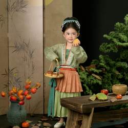 Stunningly dressed in Hanfu, the ancient charm comes from time to time