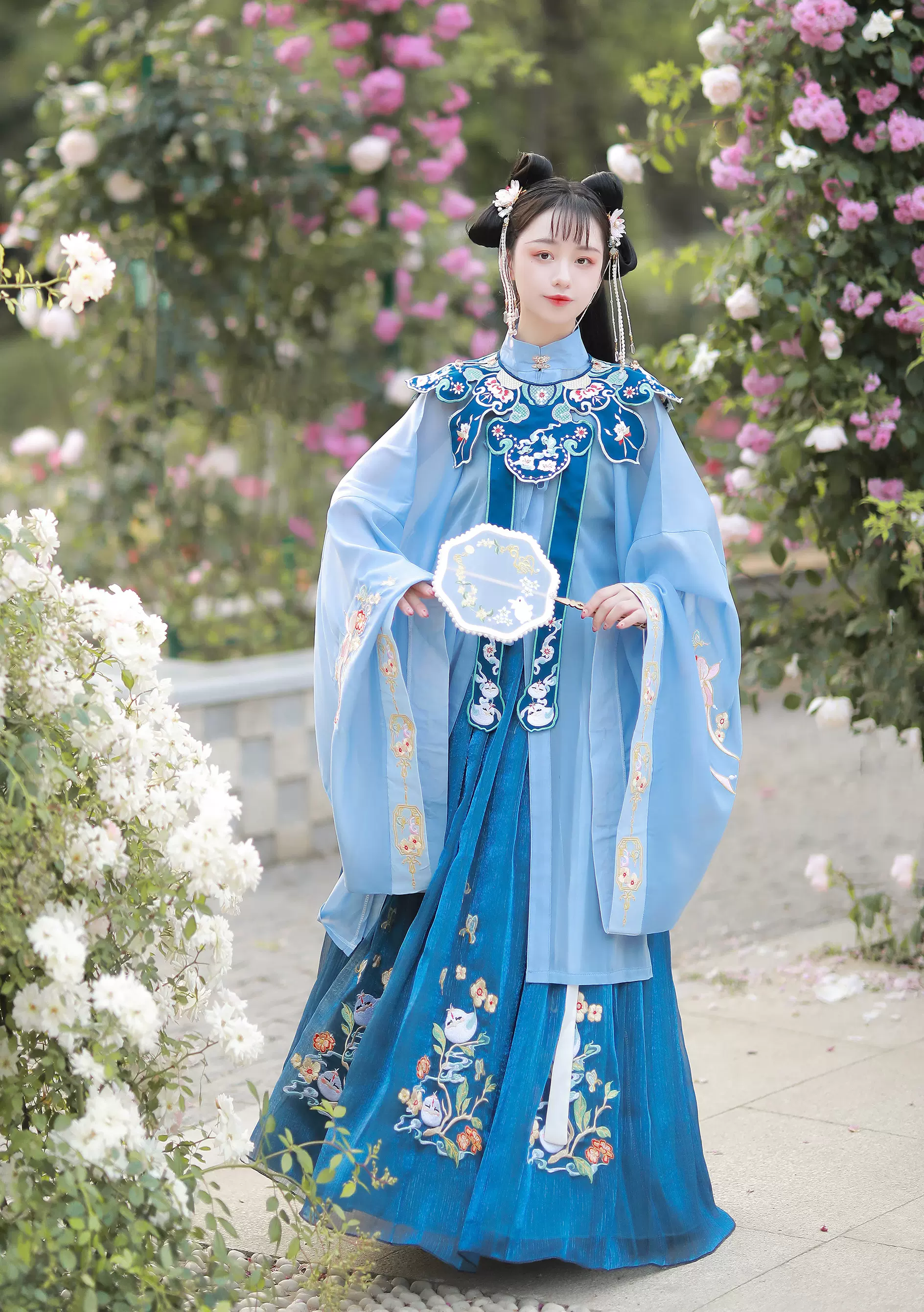 歳暮鶯鳴 刺繍直領對襟広袖披風 青黒色アウター 明製漢服 中国伝統衣装 